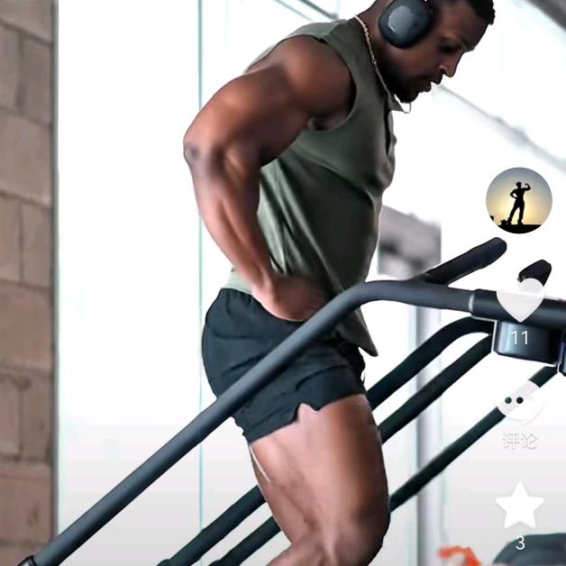 肌肉男的小女友