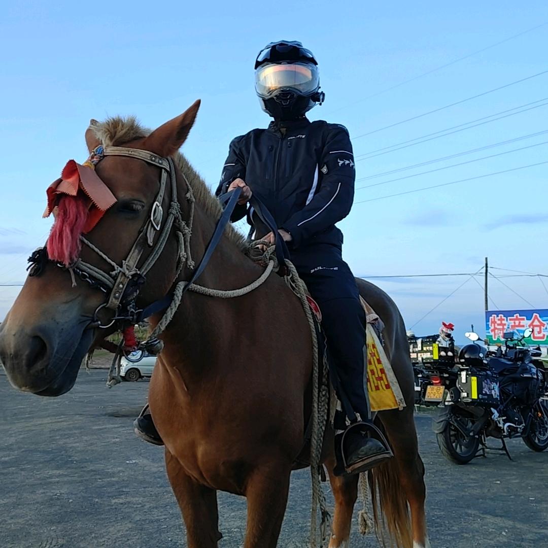 渴望追逐风和自由的摩托佬