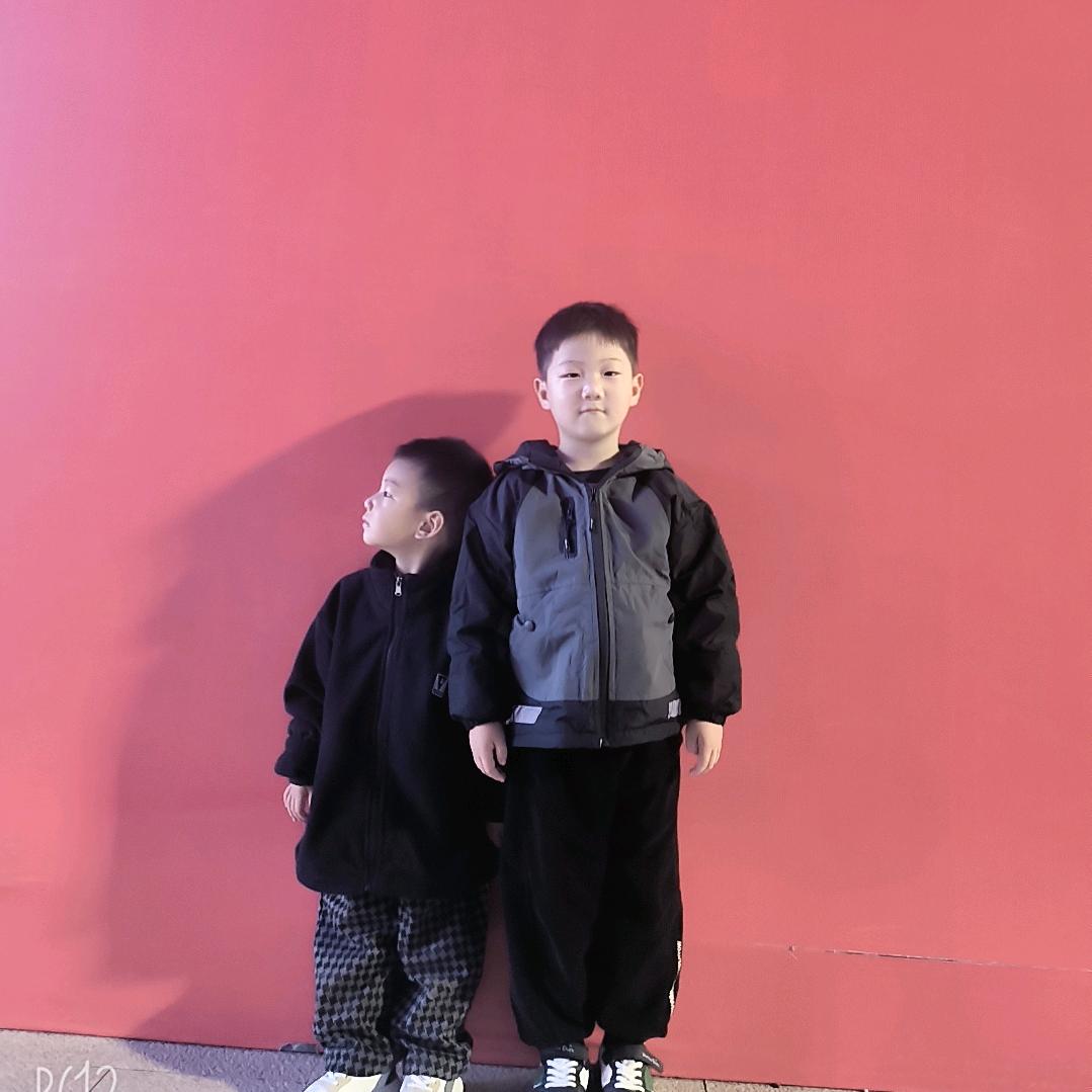 嘉赫和嘉硕👨‍👩‍👦‍👦