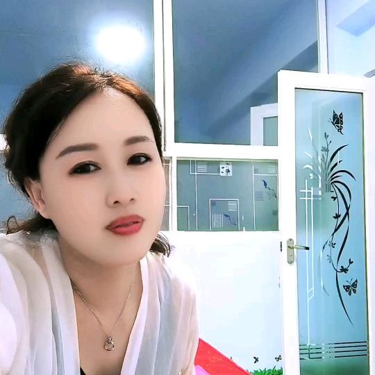 啵啵是一只小猫