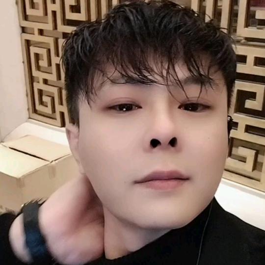 坐在坟前调戏鬼！