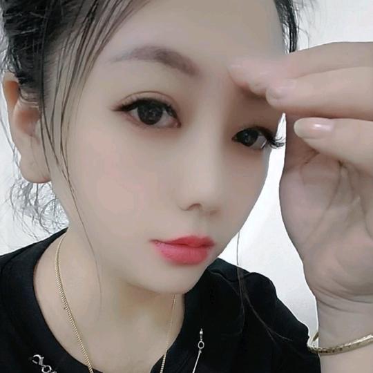 爱微笑的晶晶