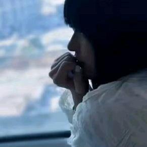 装萌打掉一颗牙