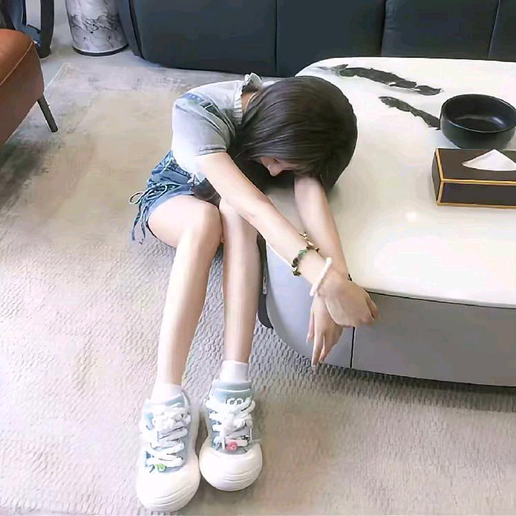 白鸽与乌鸦相爱的戏码