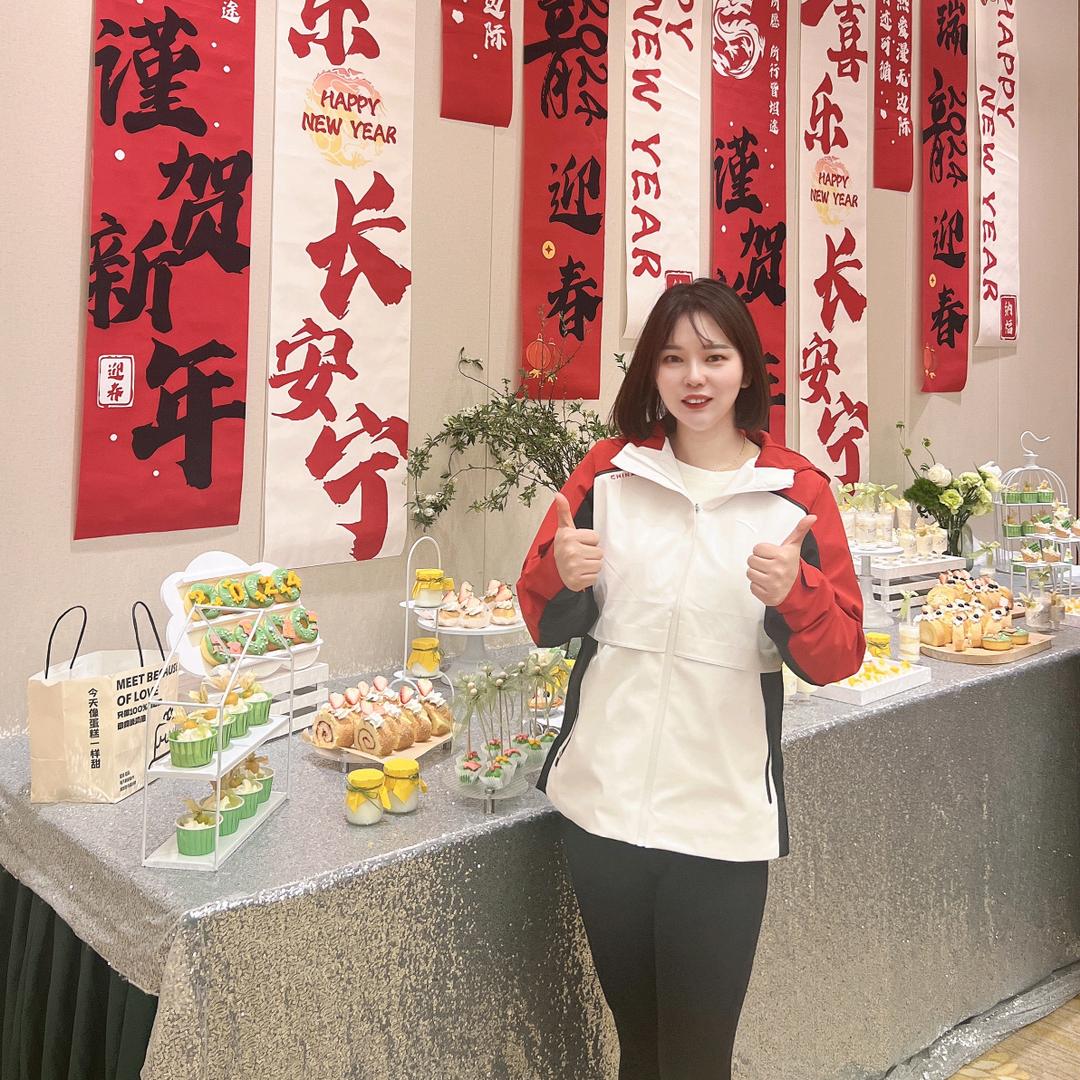 谷城艺美安踏张店长