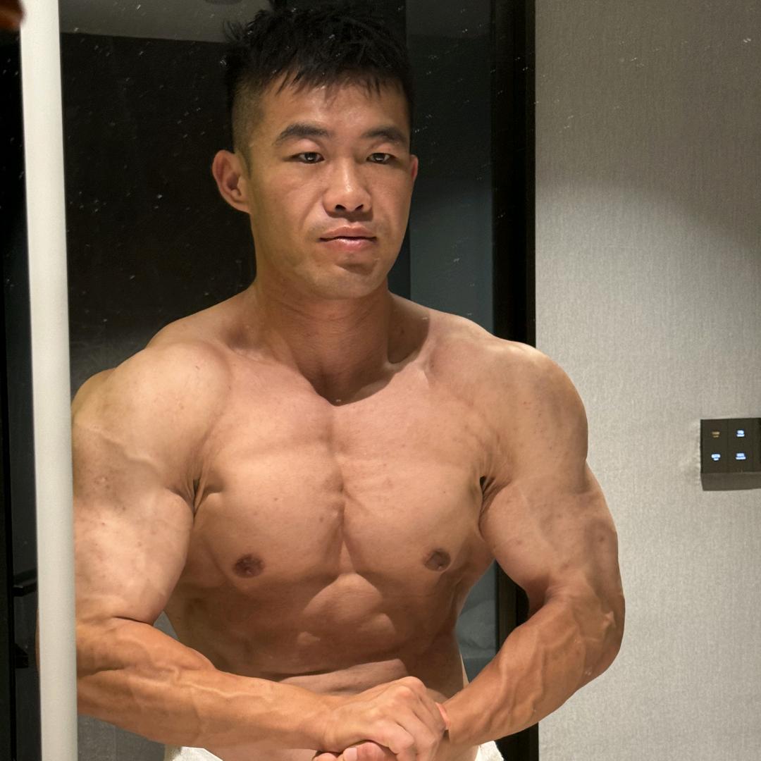 熊猫拿铁-美式铁馆  小羊没肌肉