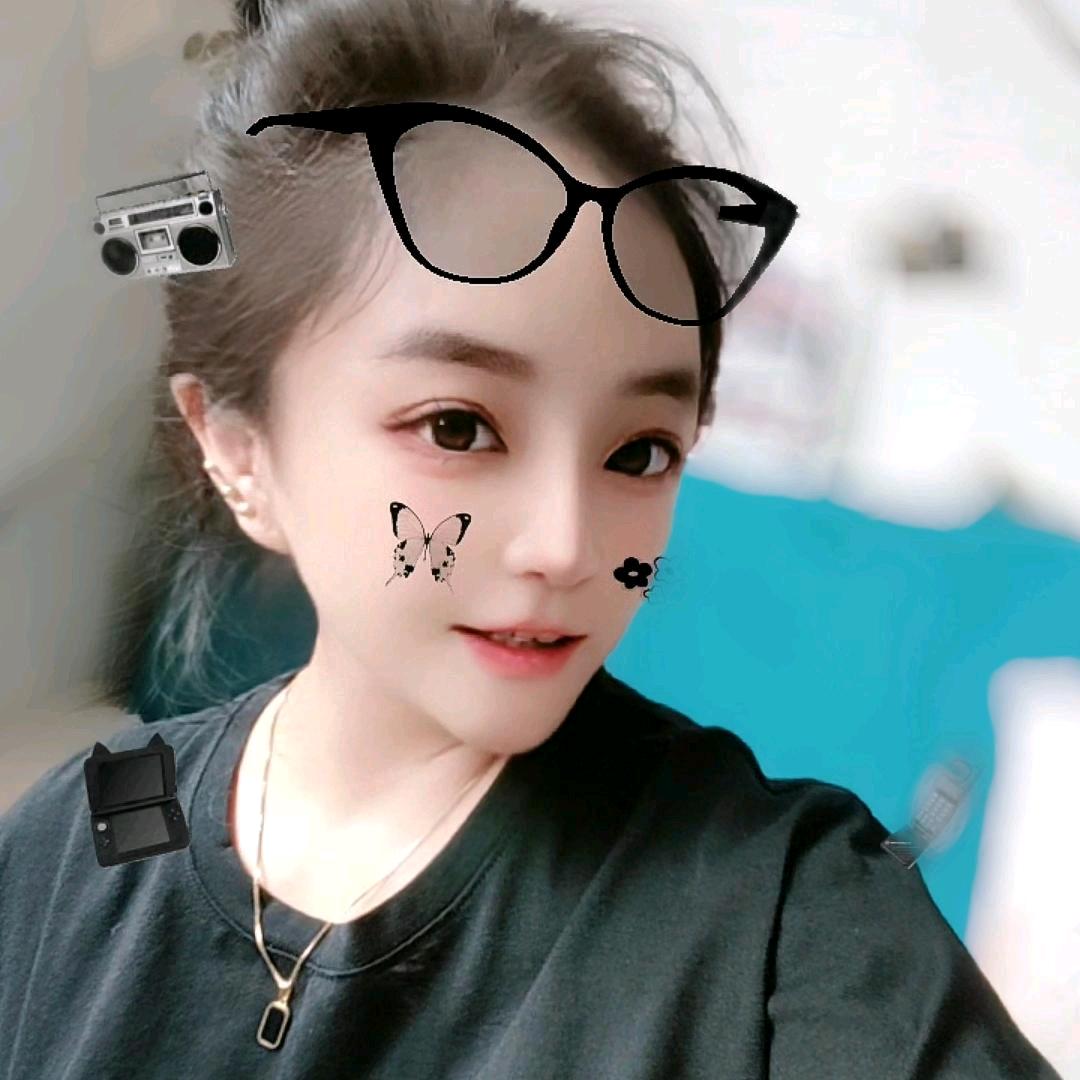 80后夫妻摆摊养娃