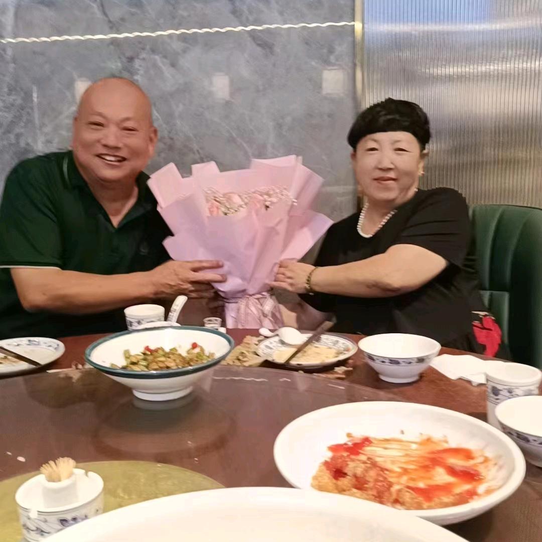 爱美的阿姨