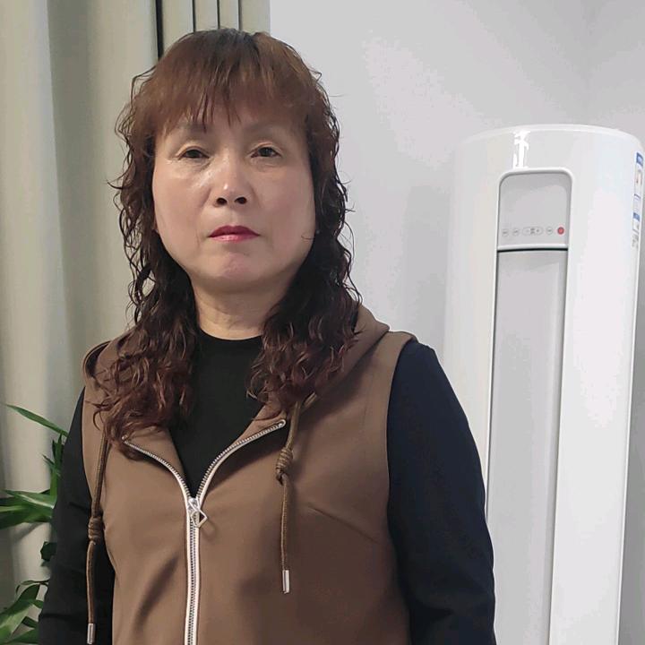 鼎亮男，女精品服装店