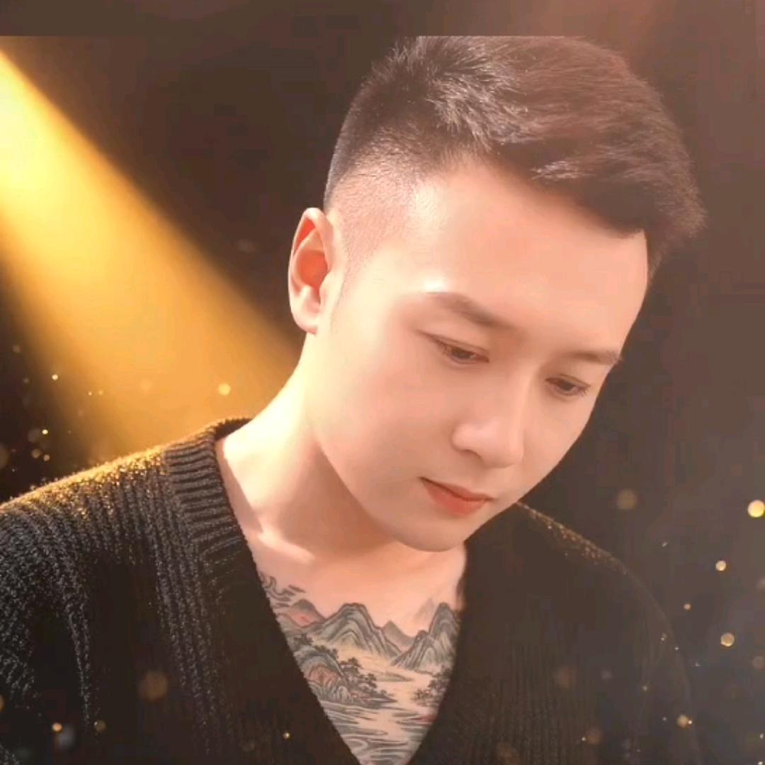 ♥(｡￫v￩｡)♥爱李哟♥(｡￫v￩