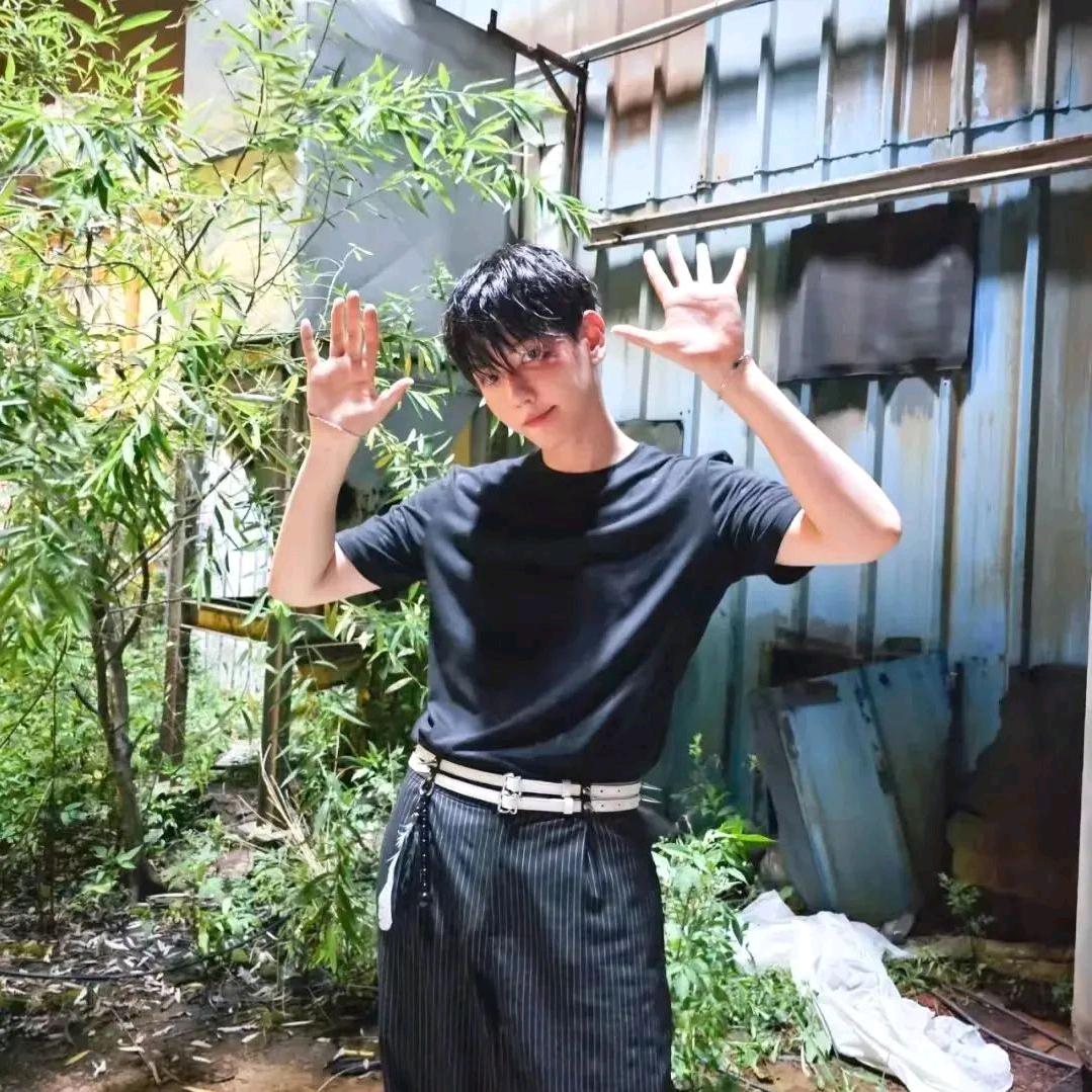 “九先生”