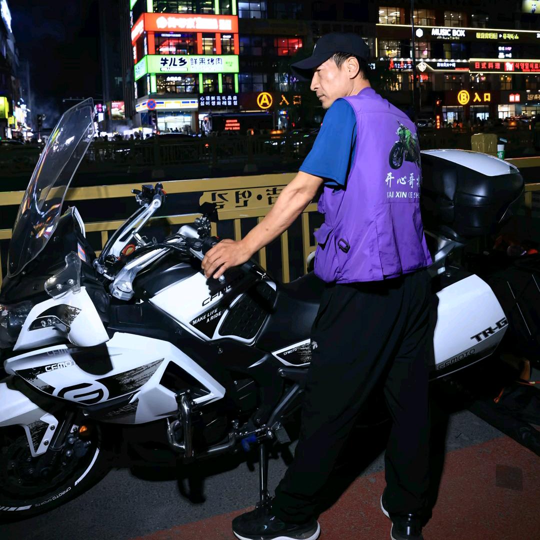 延吉网红墙开心哥拍照