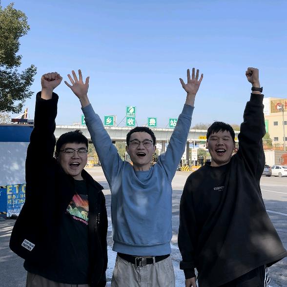 三男裸辞在湘乡