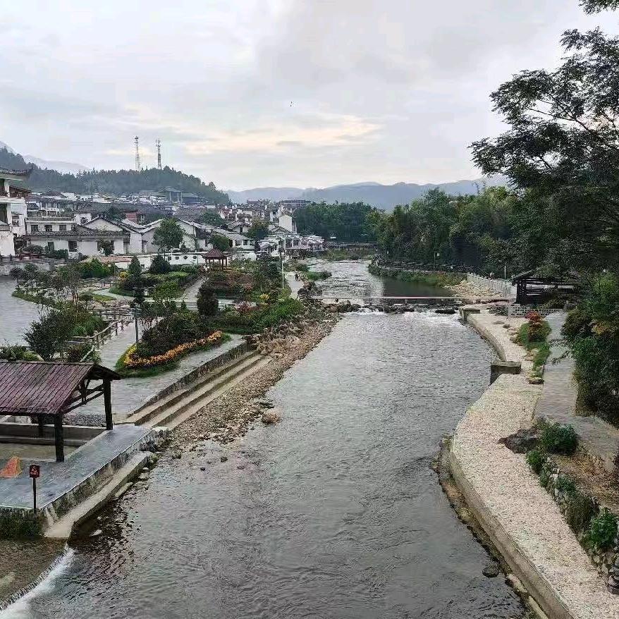 海口琼山区性亮百货店