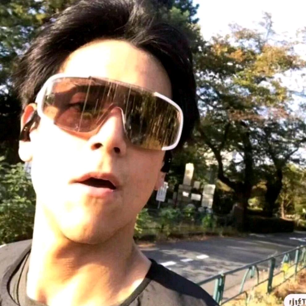 小狗跳水