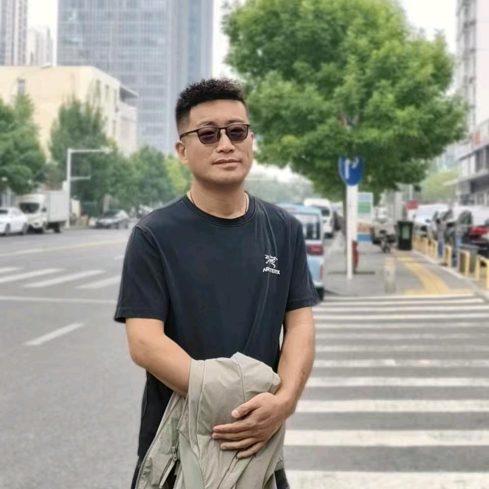 村东头那个小伙儿