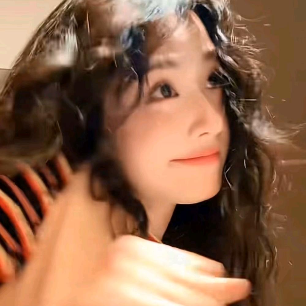 Color锦鲤大王ᰔᩚ.