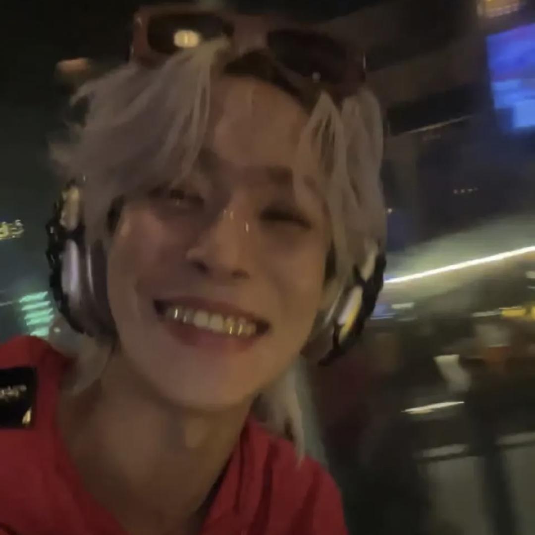 炫彩小鹦鹉（被杨桃读评版）