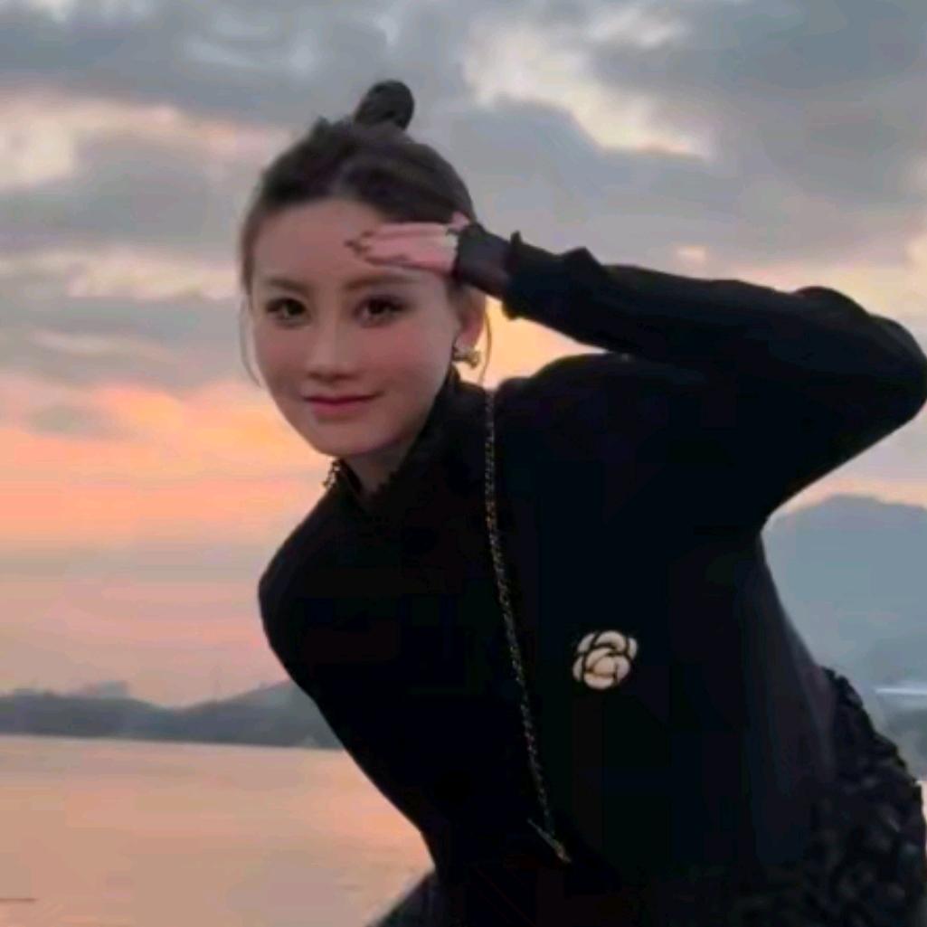 刘九九💞sms高端女装直播返场