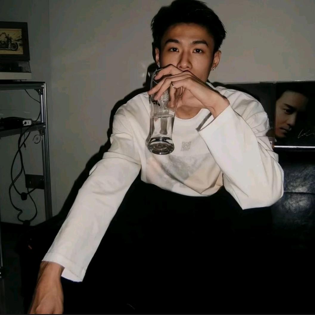 ￴￴ ￴￴ ￴7