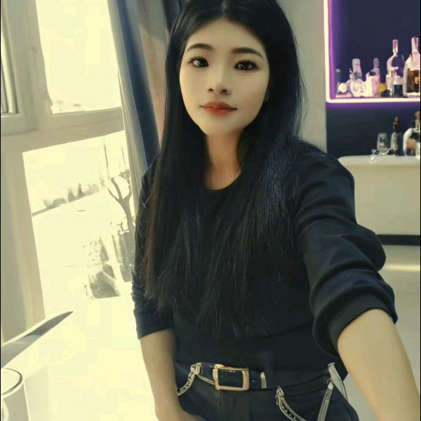 ( 依莎)
