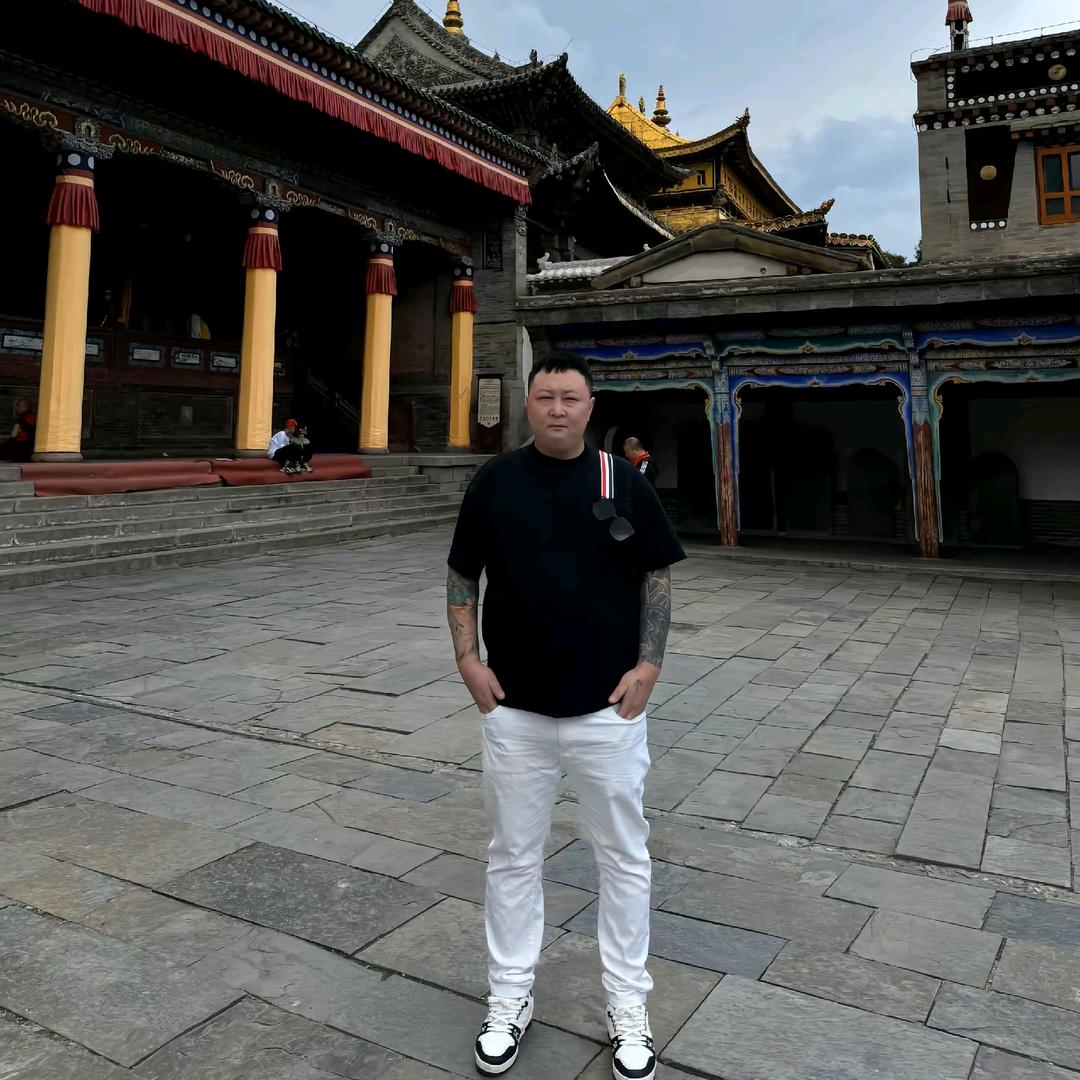 人红、命硬