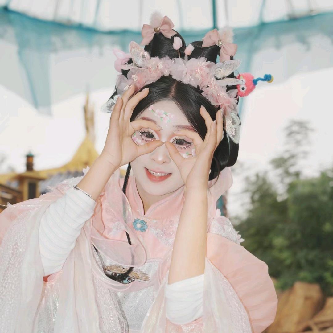 妹菲（不倒翁小姐姐）