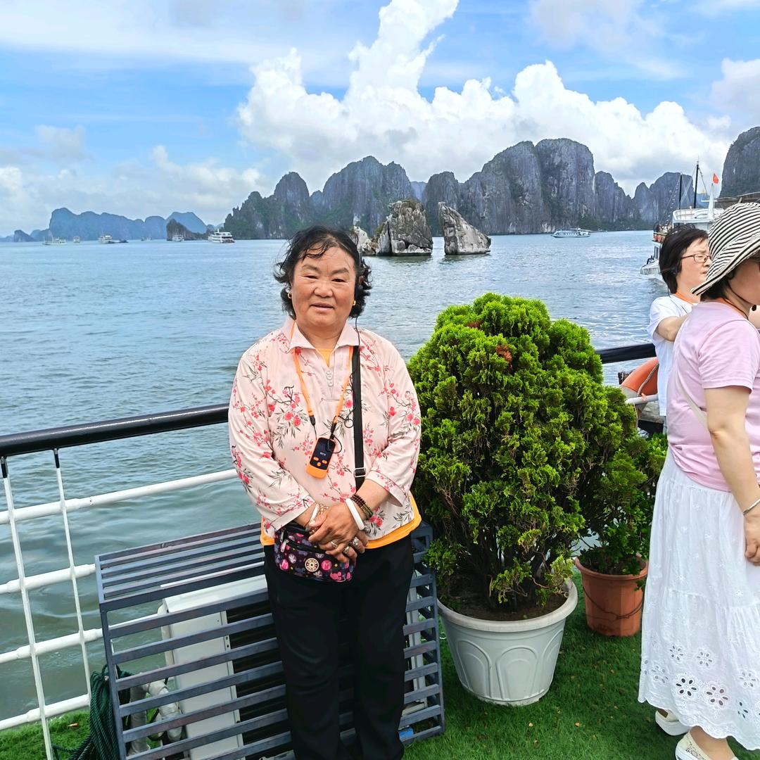 在家照顾小孙女的外婆