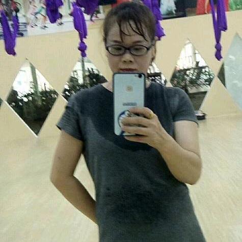 老阿姨跳舞有点难看