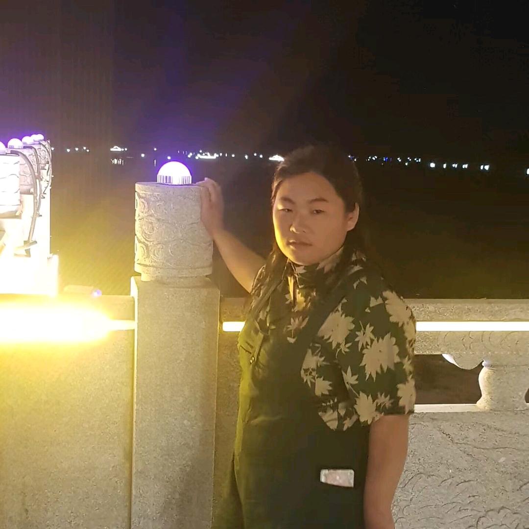 山西运城女孩在新疆库尔勒