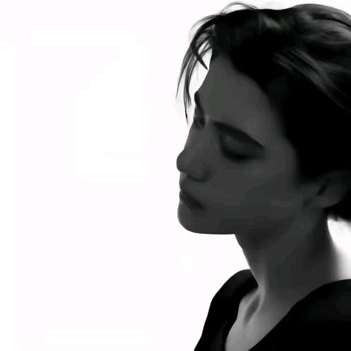 被霸道女总裁拽到劳斯莱斯强吻