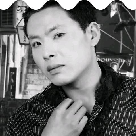 一身清贫怎敢入繁华，两袖清风怎敢误佳人！