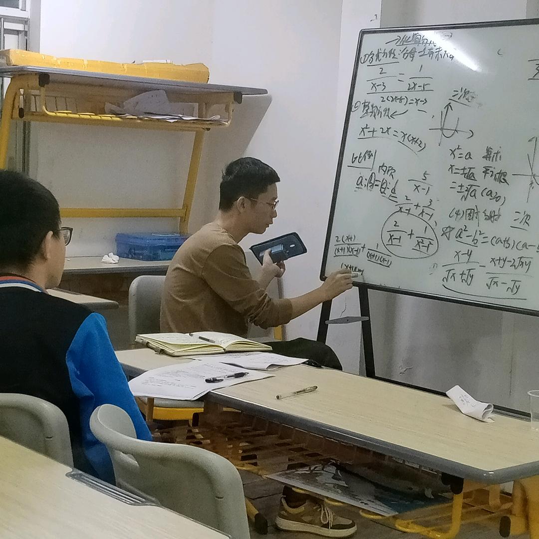 十月墨客