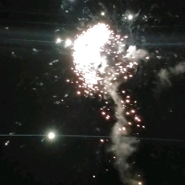 灯下摸黑