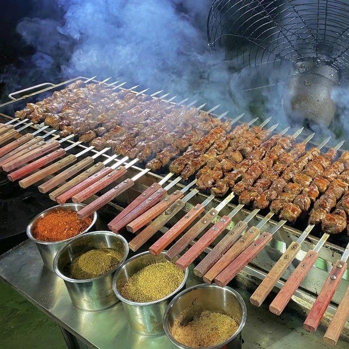 丁山撂地油边王：光头老板