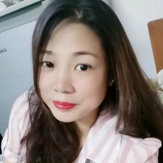 阳光灿烂。