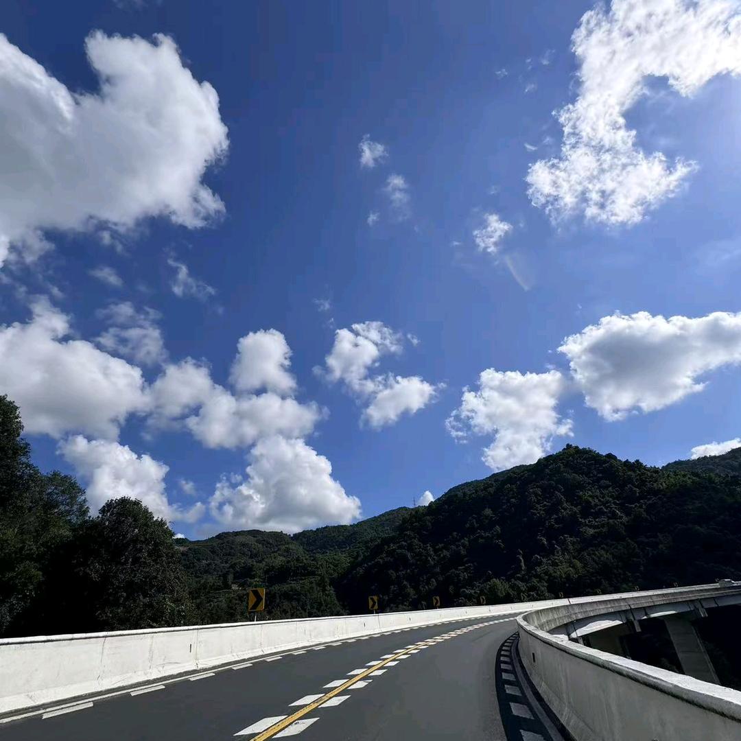 🏃🏽‍♀️💄