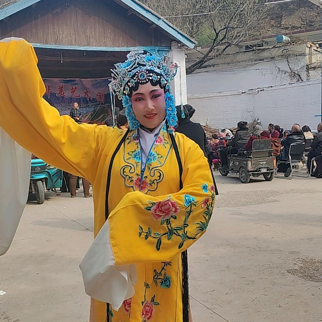 红（红娘鼓舞队）