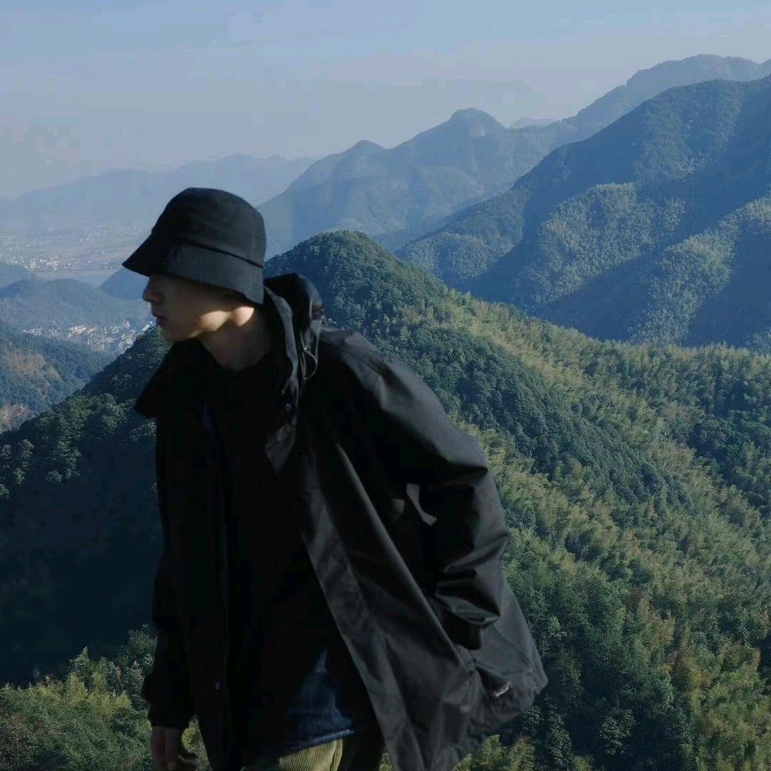 误把蟑螂当红枣干嚼了