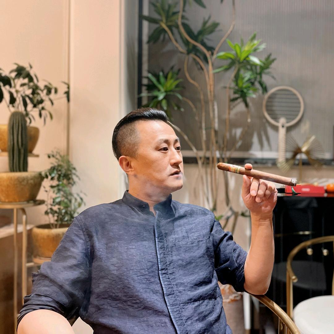 茄合万事兴钢哥