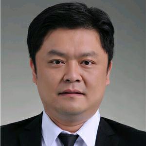 骨科医生刘志昂
