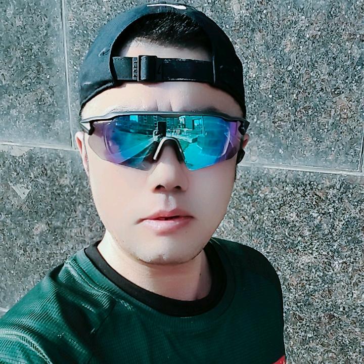 一天到晚游泳的🐠