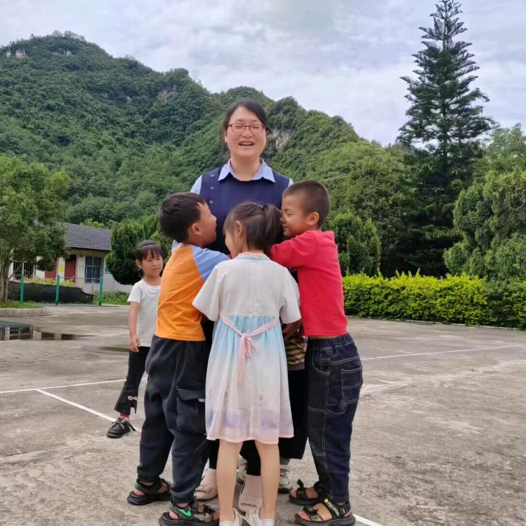 为爱而行—李老师