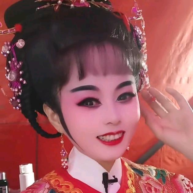 蓉    姐