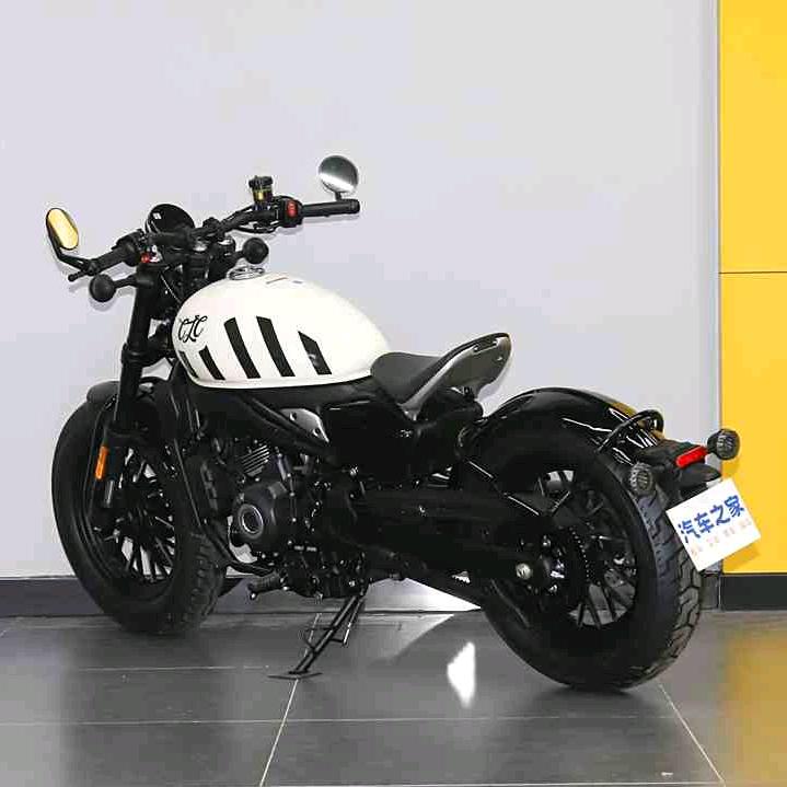 农村歌手，阿龙