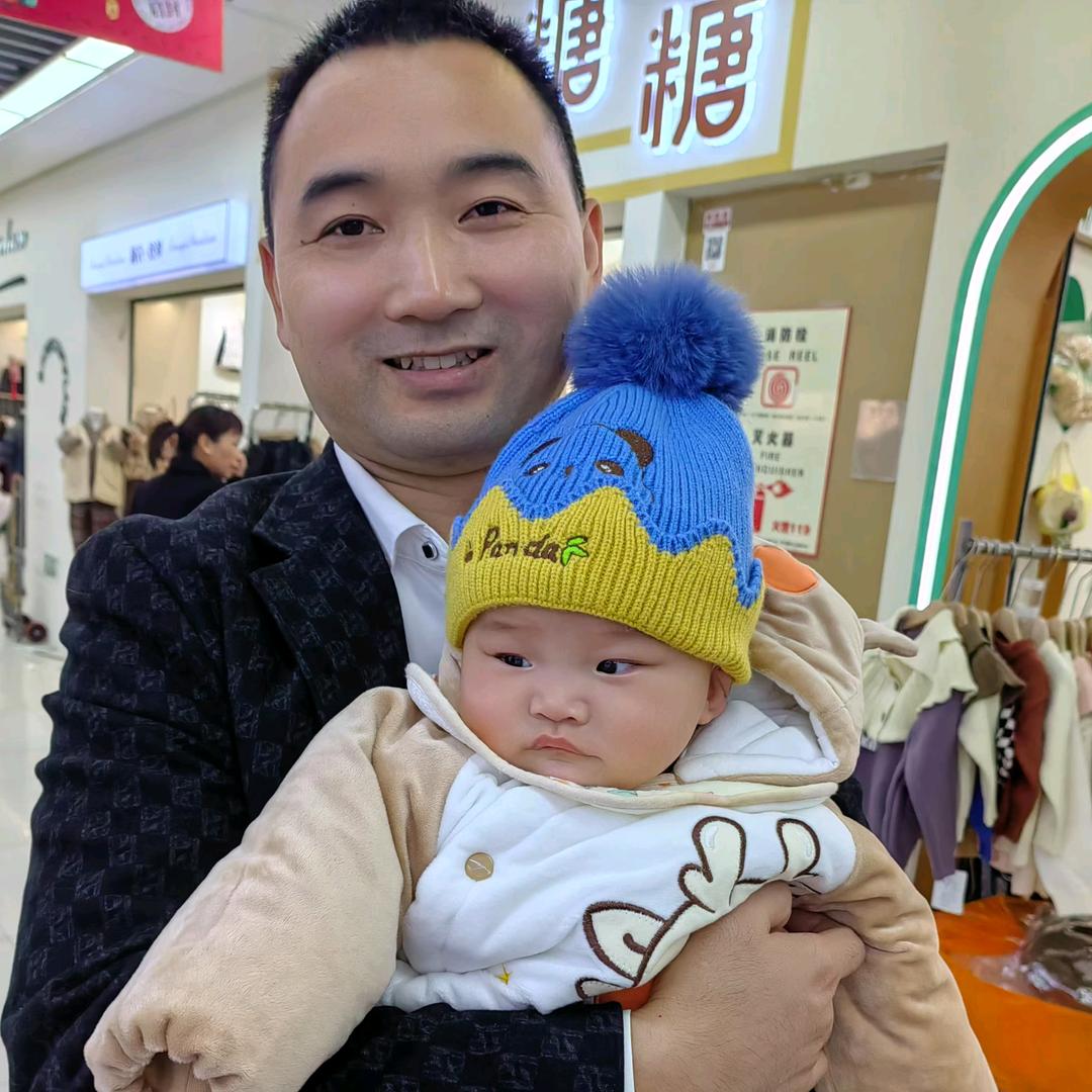 亮 仔 WYL