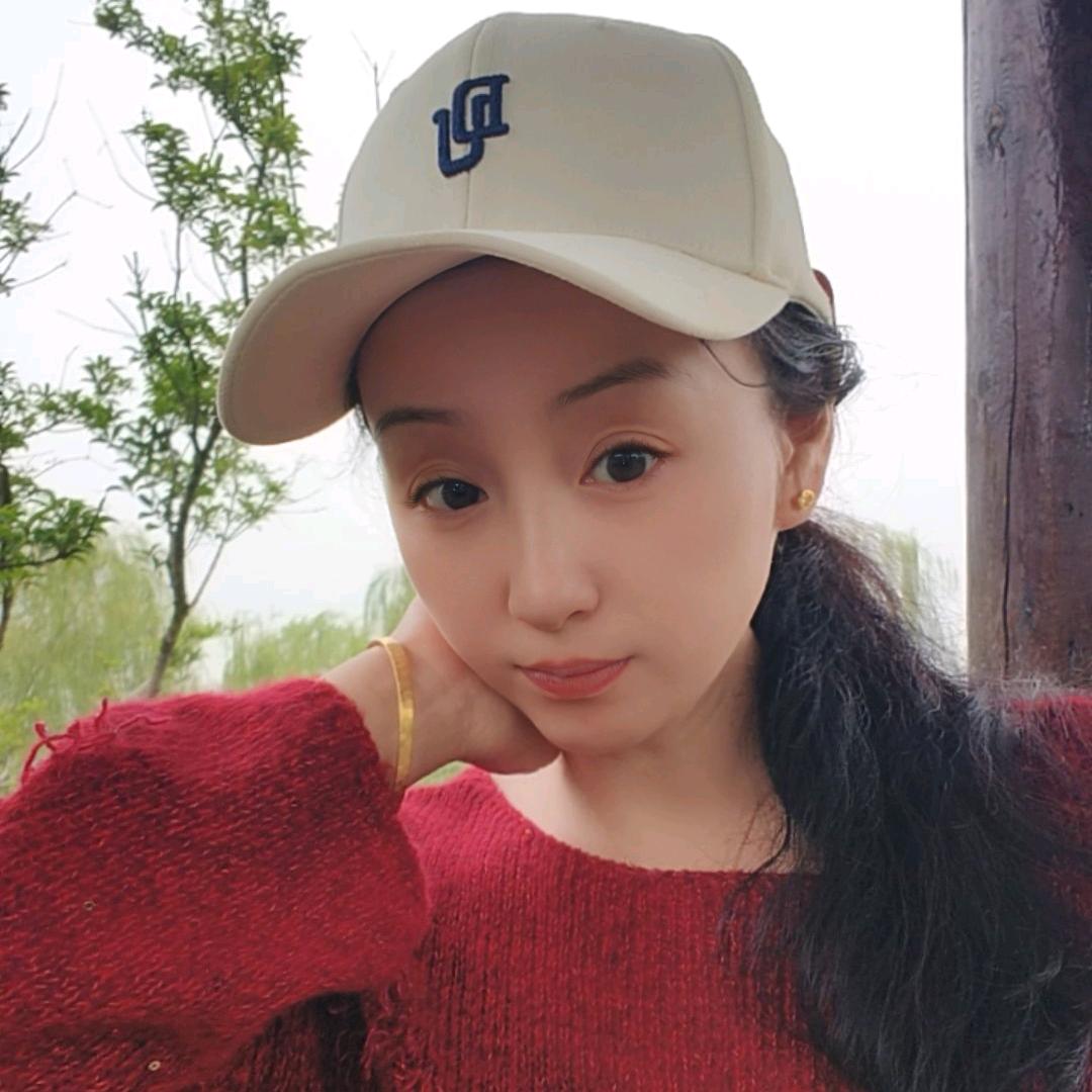 小虎牙姐姐