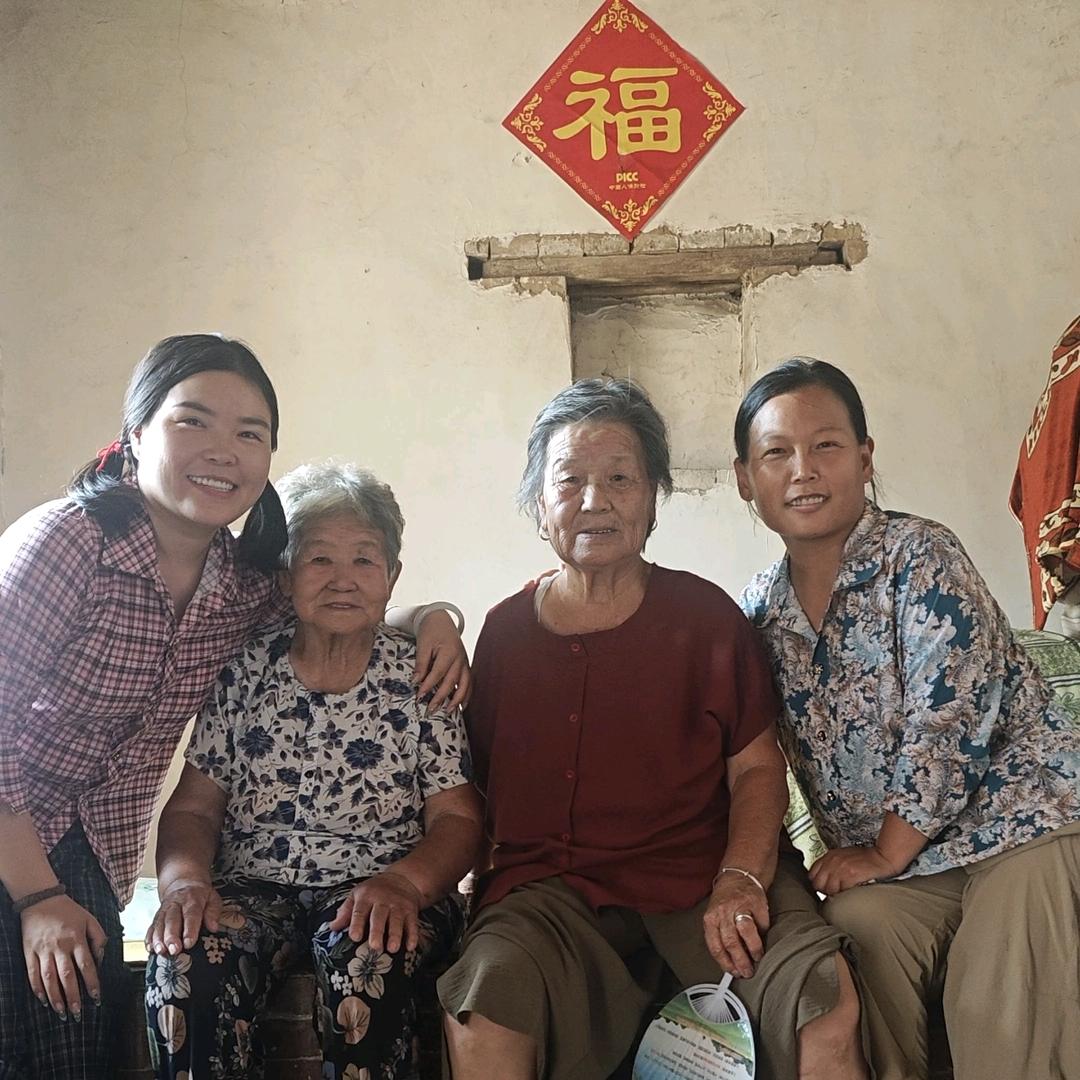 农村小花一家人