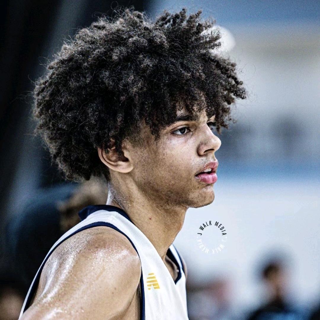 孤独的根号三、