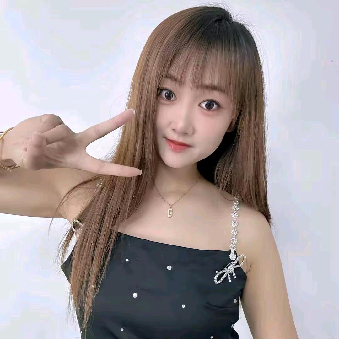 万小七